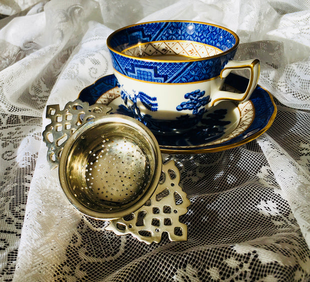 Regency Double-Handled Tea Strainer